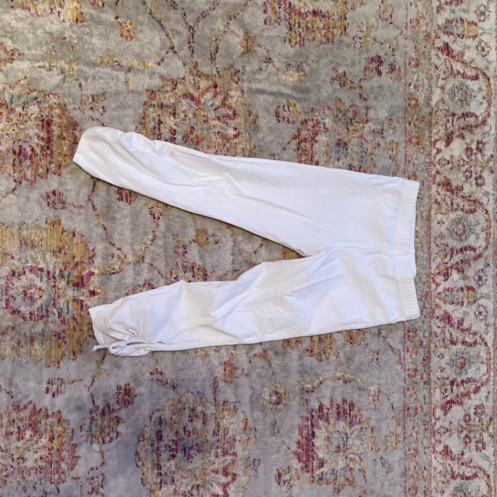 White leggings with ties